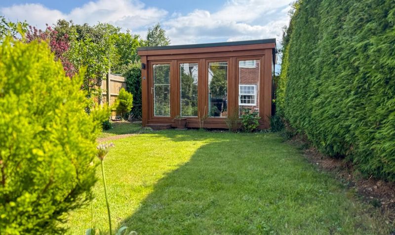 Kingston Avenue, Leatherhead, KT22