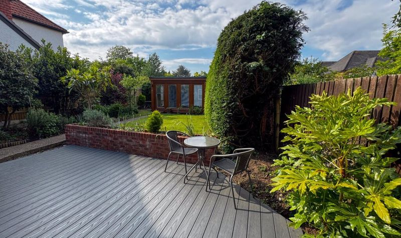 Kingston Avenue, Leatherhead, KT22