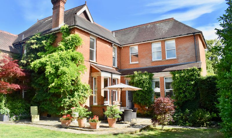 Larkhurst, 11 Highfields, Ashtead KT21 2NL