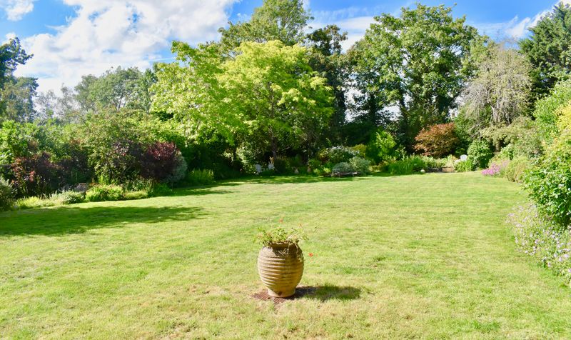 Larkhurst, 11 Highfields, Ashtead KT21 2NL