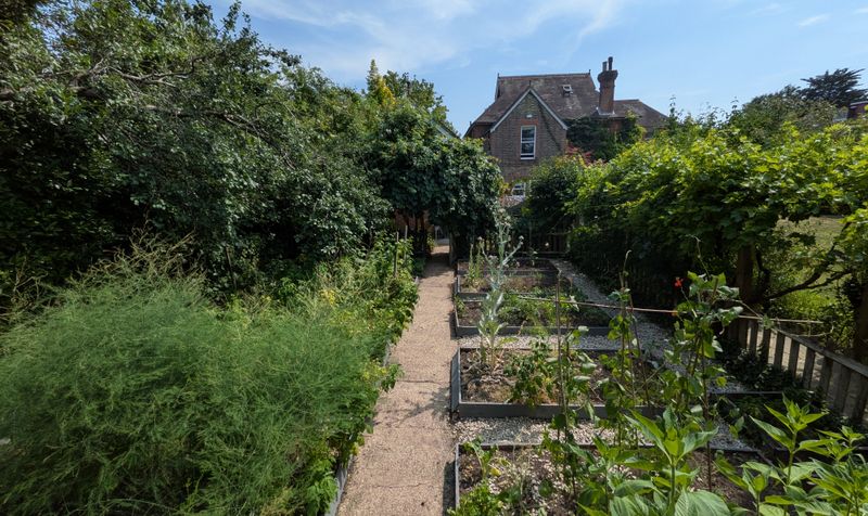 Larkhurst, 11 Highfields, Ashtead KT21 2NL