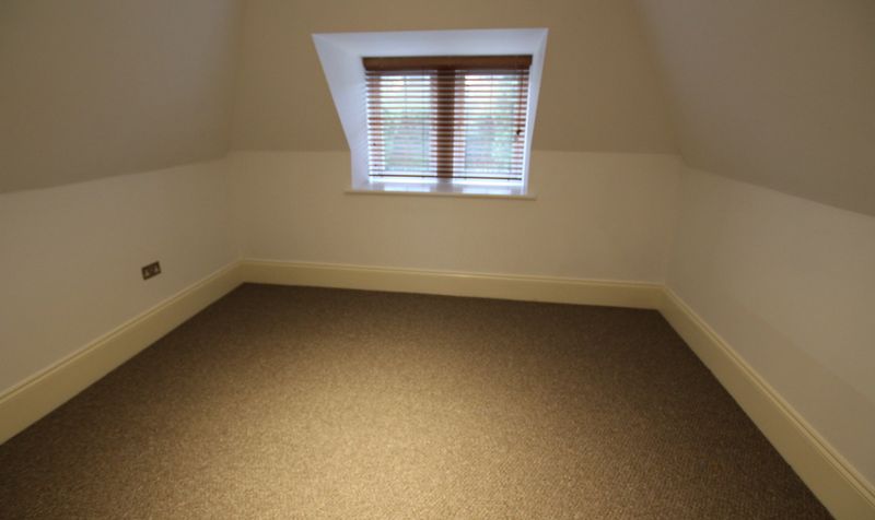 Bedford Road, Wentworth House — photo 3