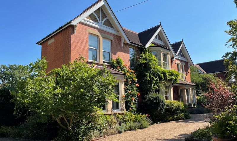 Larkhurst, 11 Highfields, Ashtead KT21 2NL