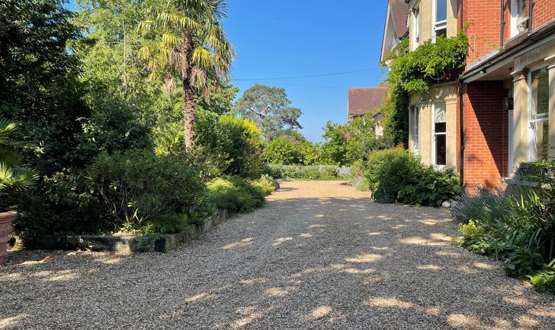 Larkhurst, 11 Highfields, Ashtead KT21 2NL