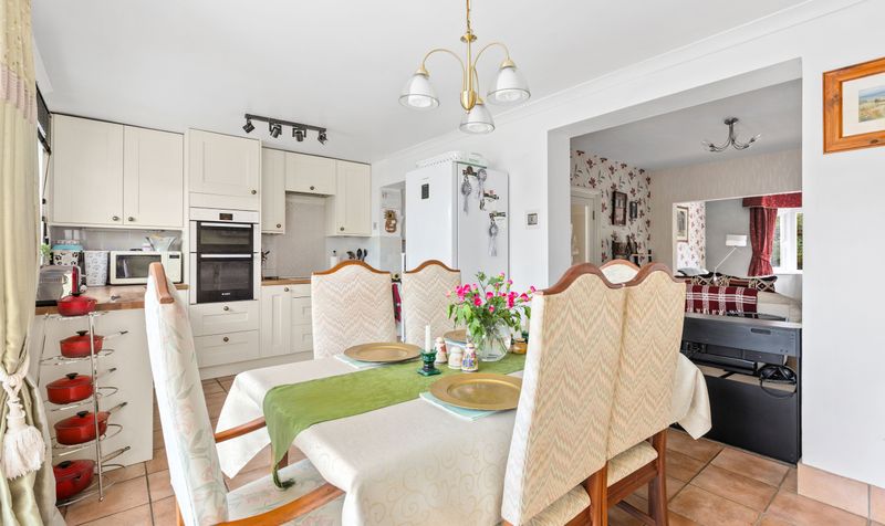 3 Bedroom House For Sale &ndash; Station Road, Lower Stondon, SG16 2