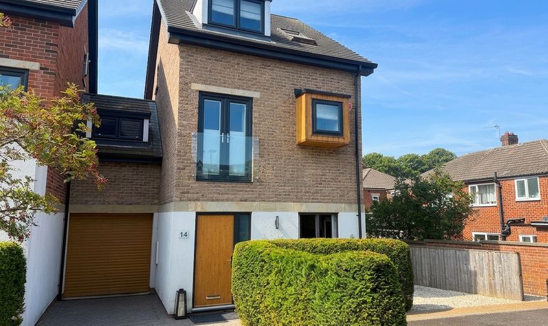 Castle Mount, Mirfield, WF14