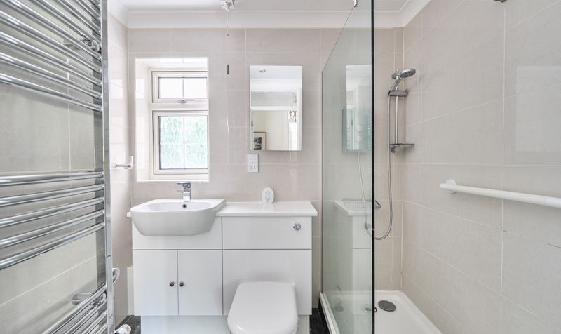 Warwick Gardens, Ashtead, KT21