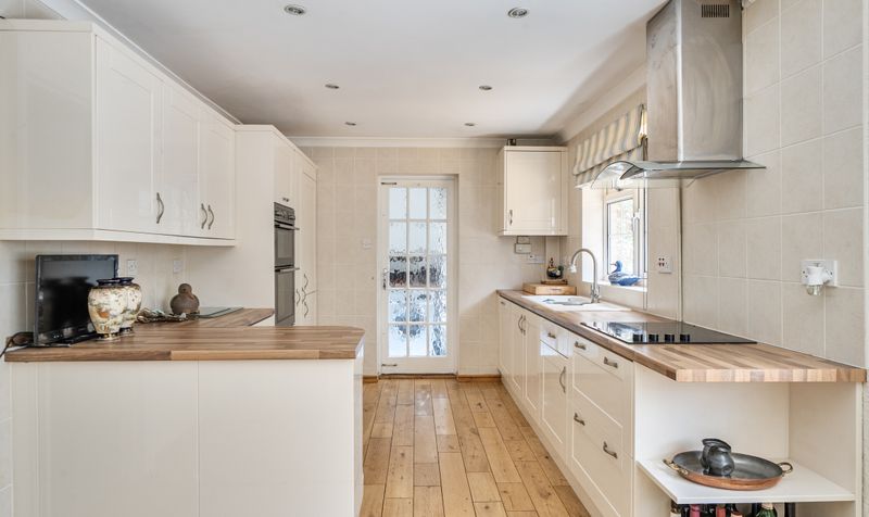 Warwick Gardens, Ashtead, KT21