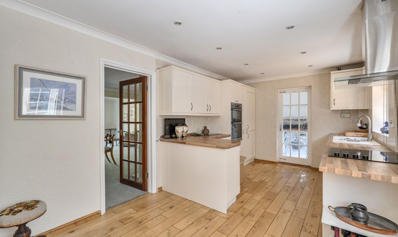 Warwick Gardens, Ashtead, KT21