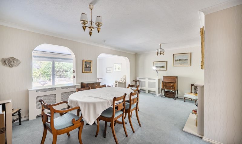 Warwick Gardens, Ashtead, KT21