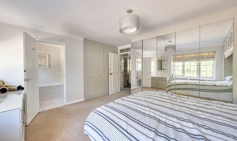 Warwick Gardens, Ashtead, KT21