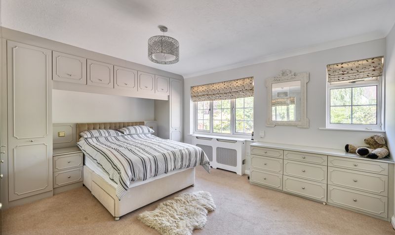 Warwick Gardens, Ashtead, KT21