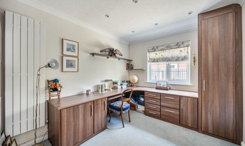 Warwick Gardens, Ashtead, KT21