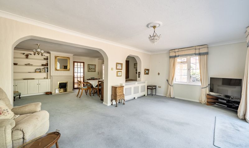 Warwick Gardens, Ashtead, KT21