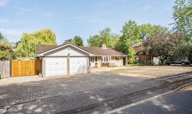 Warwick Gardens, Ashtead, KT21