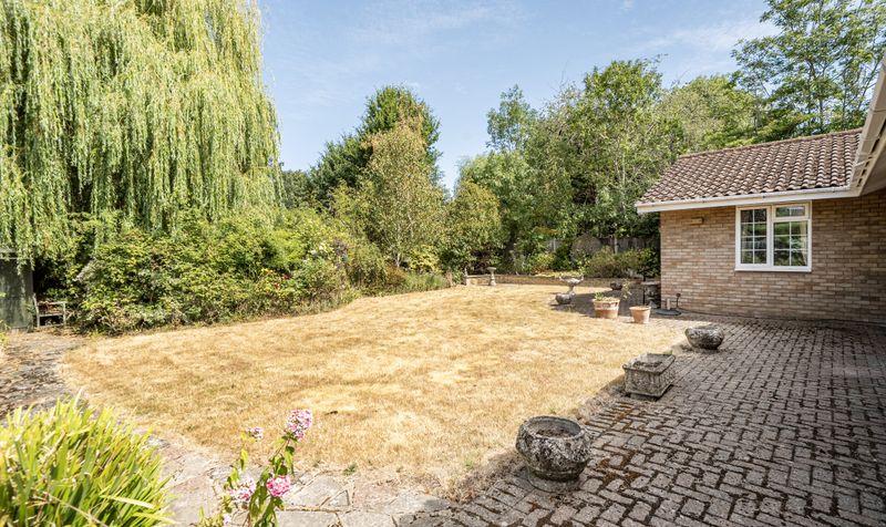 Warwick Gardens, Ashtead, KT21