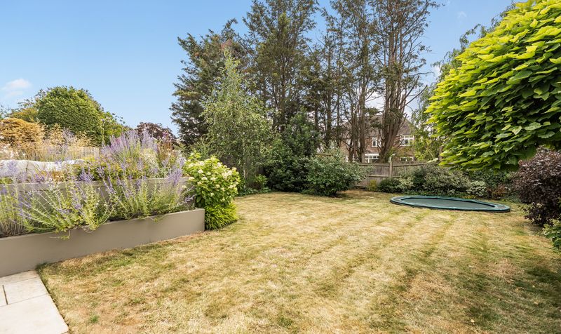 Petters Road, Ashtead, KT21