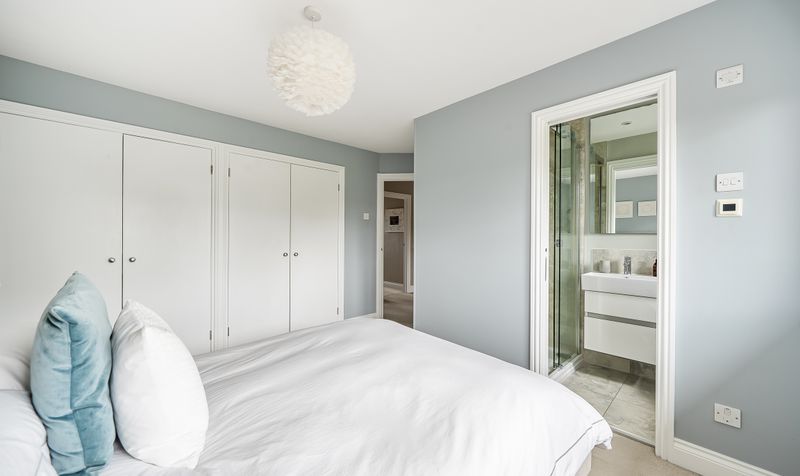 Petters Road, Ashtead, KT21