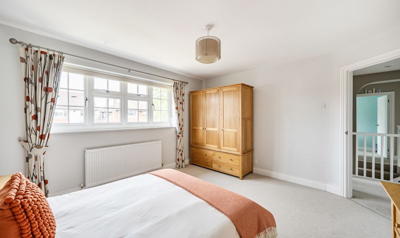 Petters Road, Ashtead, KT21
