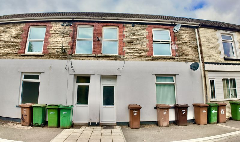 Flat 3, 50 High Street, Fleur De Lis, NP12 3UE