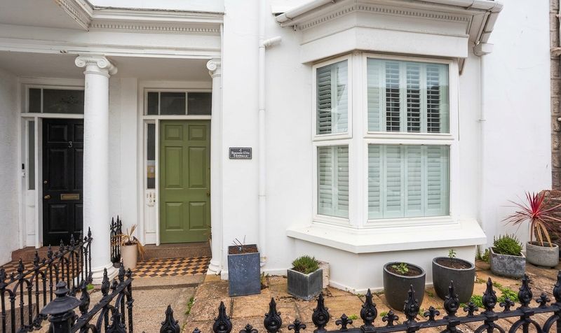 Flat 3 4 Roseville Street