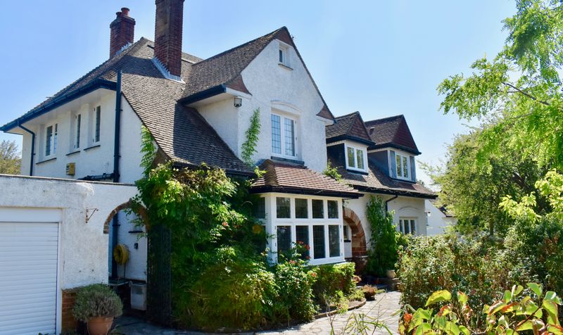 The Mead, Ashtead, KT21
