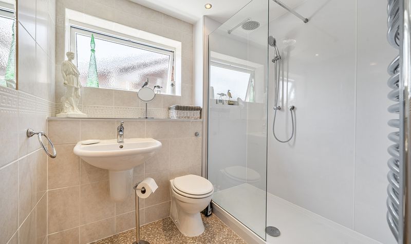 Hillcrest Close, Epsom, KT18