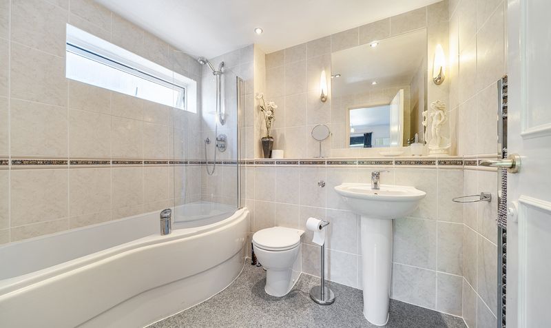 Hillcrest Close, Epsom, KT18