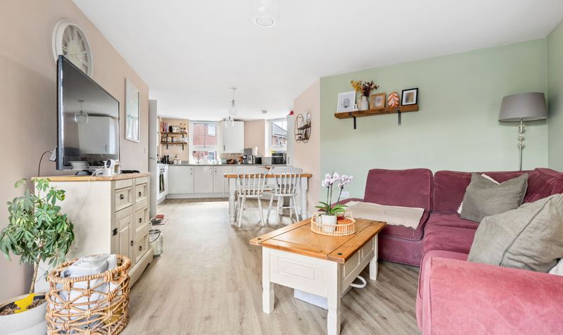 2 Bedroom Apartment For Sale &ndash; Belpaire Close, Lower Stondon, SG16 3