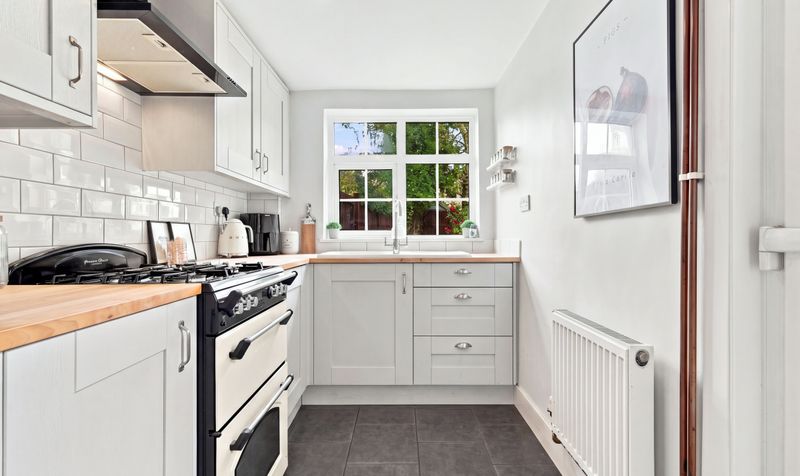 2 Bedroom House For Sale &ndash; High Street, Arlesey, SG15 3
