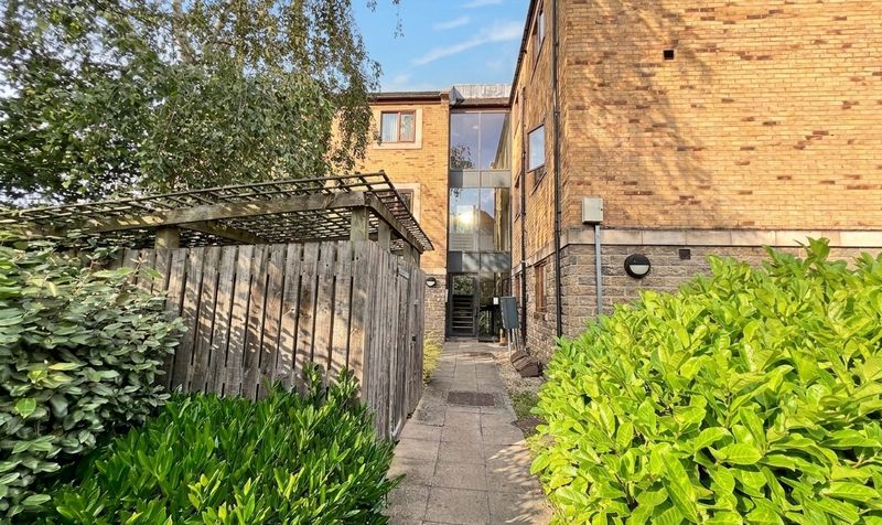 Greenlea Court, Huddersfield, HD5
