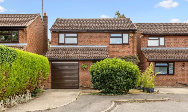 4 Bedroom House For Sale &ndash; Orchard Close, Meppershall, SG17