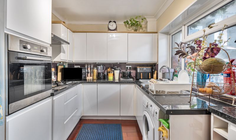 Clare Crescent, Leatherhead, KT22