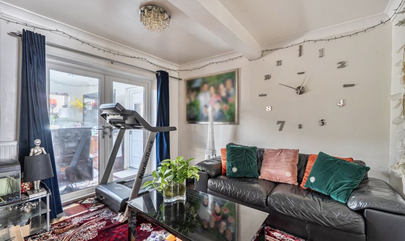 Clare Crescent, Leatherhead, KT22