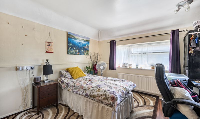 Clare Crescent, Leatherhead, KT22