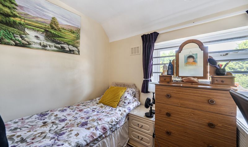 Clare Crescent, Leatherhead, KT22