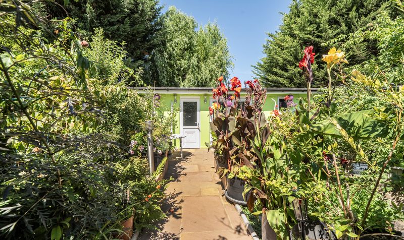Clare Crescent, Leatherhead, KT22