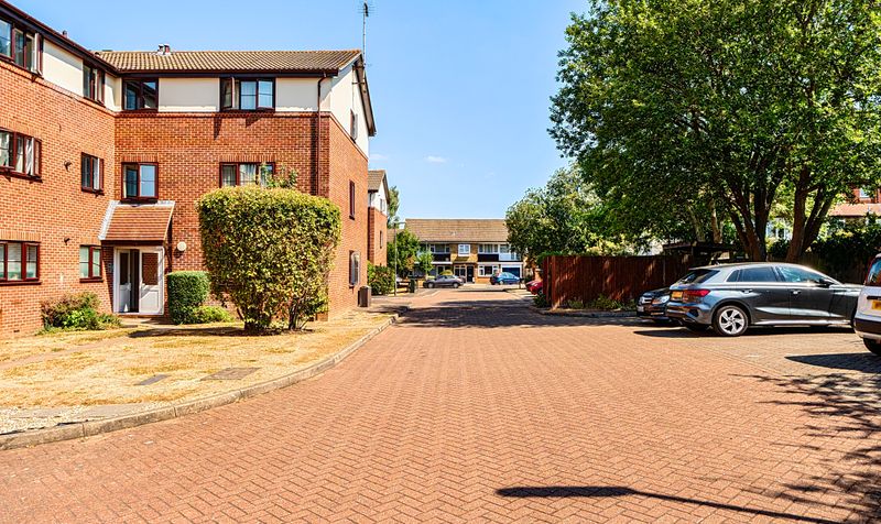 Yeomanry Close, Epsom, KT17