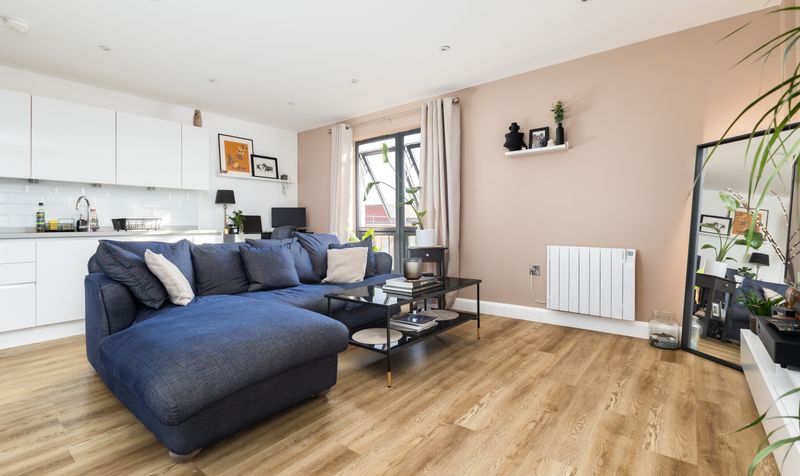 2 Bedroom Apartment For Sale &ndash; Leys Avenue, Letchworth Garden City, SG6 2