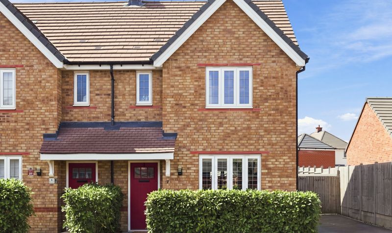 3 Bedroom House For Sale &ndash; Tiger Moth Way, Lower Stondon, SG16