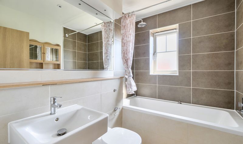 Warren Farm Close, Epsom, KT17
