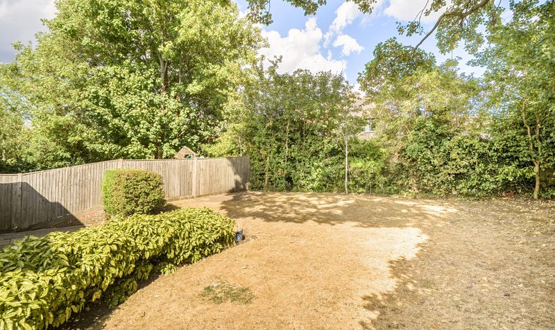 Warren Farm Close, Epsom, KT17