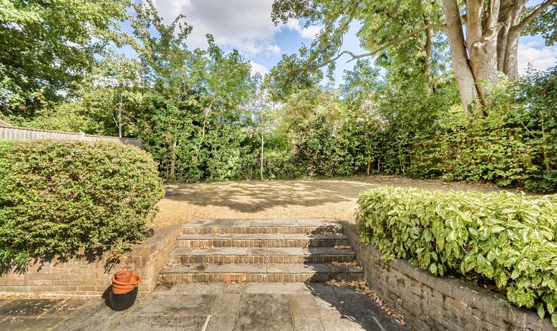 Warren Farm Close, Epsom, KT17