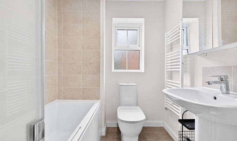 13 Newmarket Dr-25-2500px