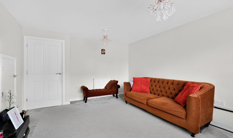 13 Newmarket Dr-09-2500px