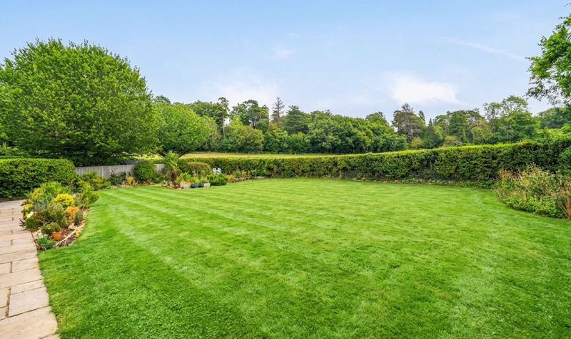 Cunliffe Close, Headley, KT18