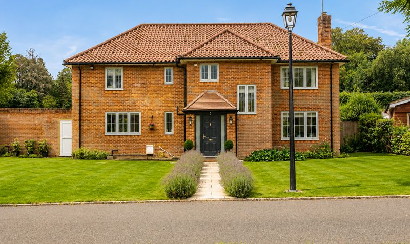 Cunliffe Close, Headley, KT18