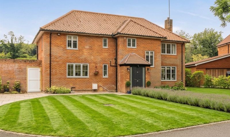 Cunliffe Close, Headley, KT18