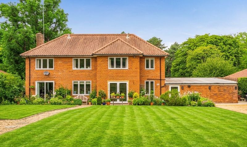 Cunliffe Close, Headley, KT18