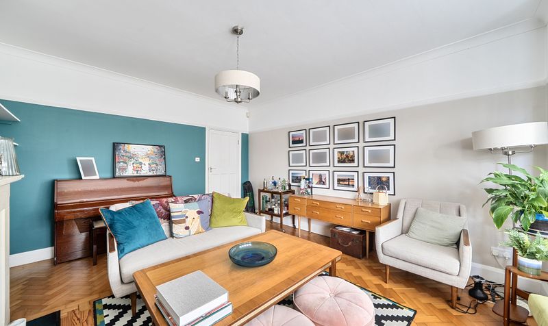 Chaffers Mead, Ashtead, KT21